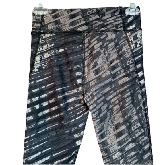 3 for $30! Under Armour compression capri pants - Picture 8 of 9